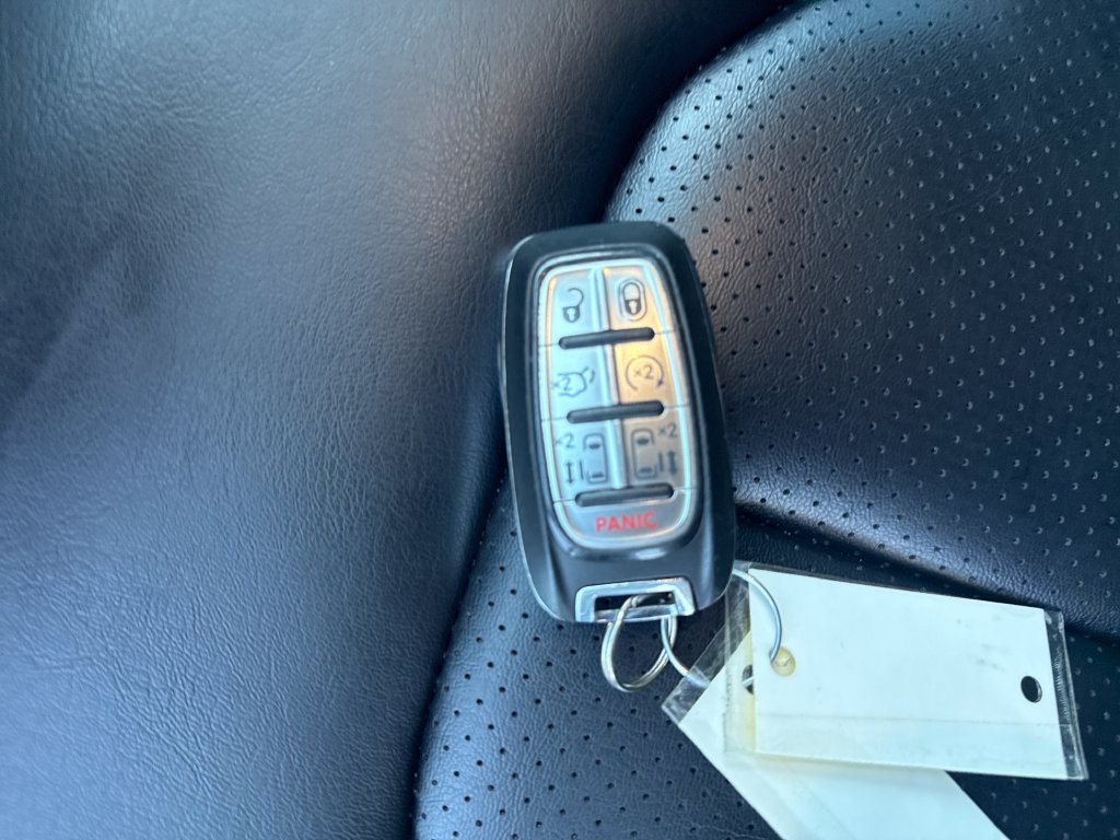 Used 2023 Chrysler Pacifica Touring-L FWD image 32