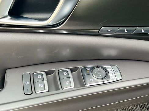 New 2026 Kia Carnival SX w/ SX Dark Edition Package FWD image 18