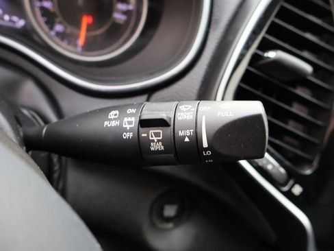 Used 2019 Jeep Cherokee Limited w/ Luxury Group image 41