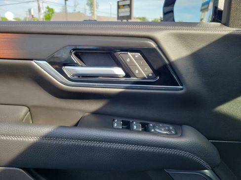 Used 2025 GMC Yukon Denali AWD/4WD image 17