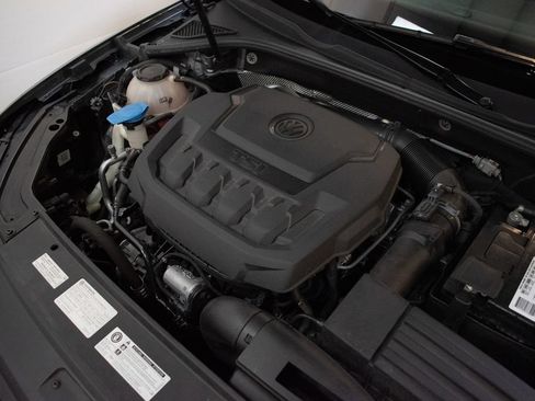 Used 2019 Volkswagen Passat 2.0T Wolfsburg FWD image 10