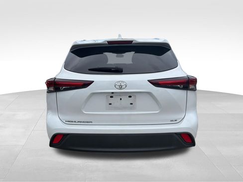 Used 2024 Toyota Highlander XLE FWD image 17