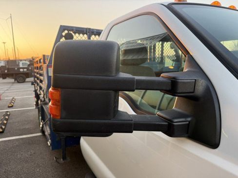 Used 2014 Ford F550 4x4 Regular Cab Super Duty image 17