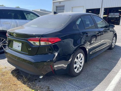 Used 2025 Toyota Corolla LE image 2