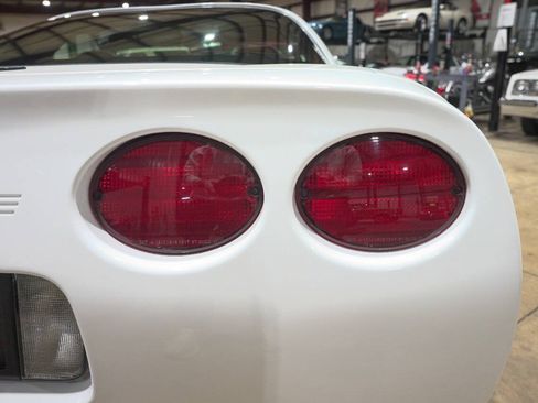 Used 1998 Chevrolet Corvette Coupe RWD image 37