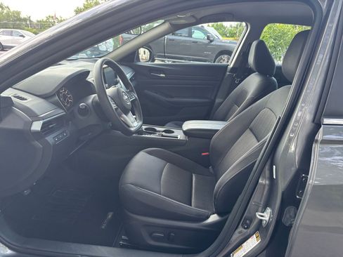 Used 2025 Nissan Altima 2.5 SV FWD image 27