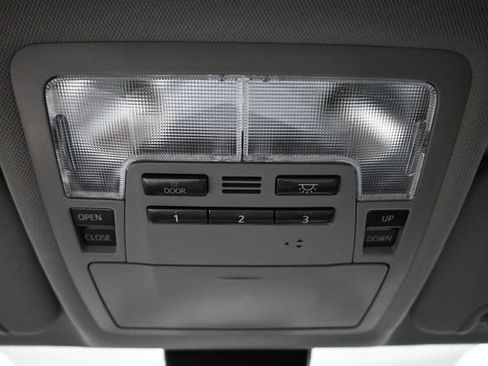 Used 2019 Toyota Highlander Limited AWD/4WD image 21