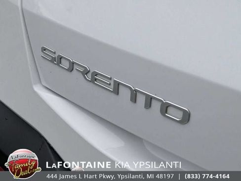Certified 2025 Kia Sorento SX FWD image 9