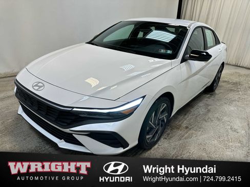 Certified 2025 Hyundai Elantra SEL image 3