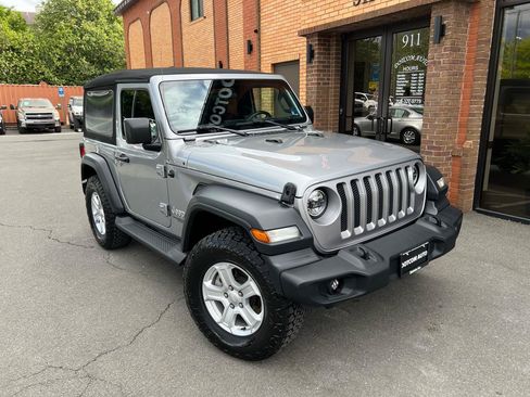 Used 2018 Jeep Wrangler Sport AWD/4WD image 16