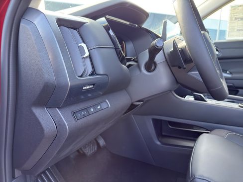 New 2026 Nissan Pathfinder SL image 14