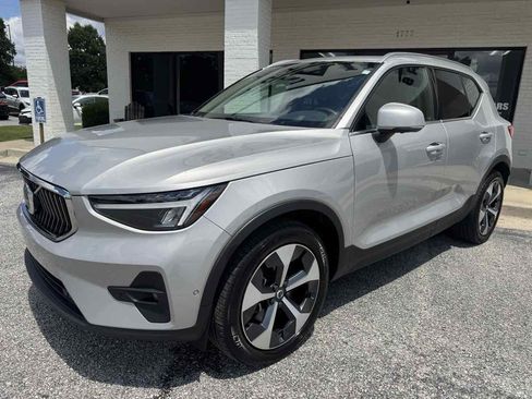 Used 2025 Volvo XC40 B5 Plus AWD/4WD image 38