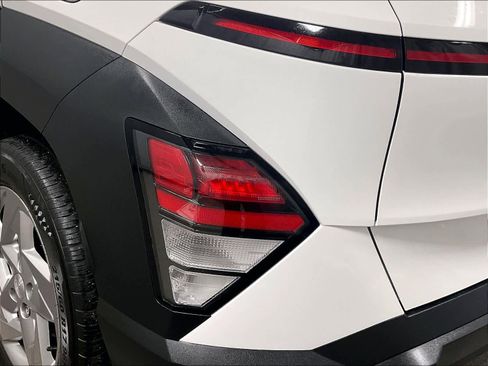 Used 2024 Hyundai Kona SE image 33