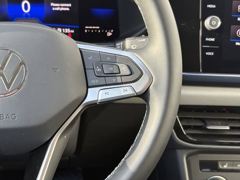 Used 2022 Volkswagen Taos SE image 16