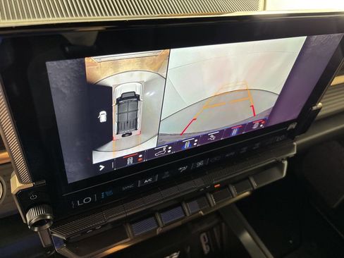 Used 2025 GMC Hummer EV 2X image 46