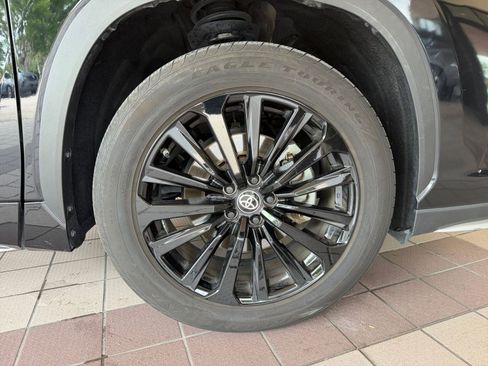 Used 2025 Toyota Highlander XSE AWD/4WD image 35