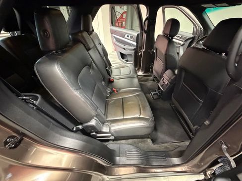 Used 2016 Ford Explorer XLT w/ Equipment Group 202A AWD/4WD image 45