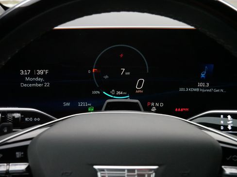 Certified 2025 Cadillac Optiq Luxury 2 w/ LPO, Floor Liner Package image 21