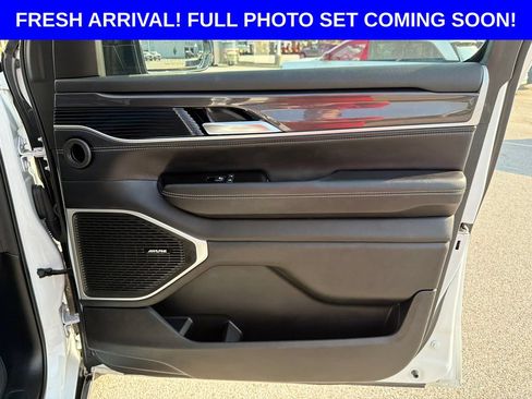 Used 2023 Jeep Wagoneer 4WD w/ Premium Group I image 40