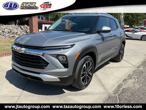 Used 2025 Chevrolet TrailBlazer LT AWD/4WD image 3