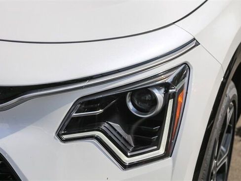 New 2025 Kia Niro EX Touring image 5