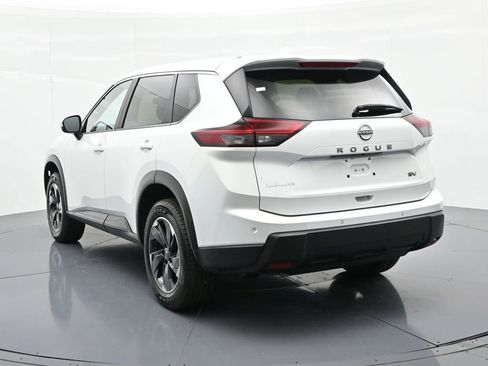 Used 2024 Nissan Rogue SV FWD image 8