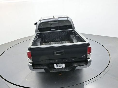 Used 2022 Toyota Tacoma TRD Off-Road AWD/4WD image 23
