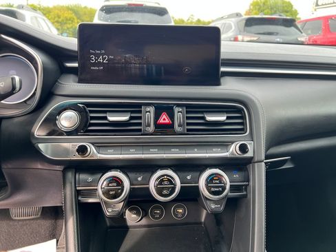 Used 2023 Genesis G70 2.0T image 24