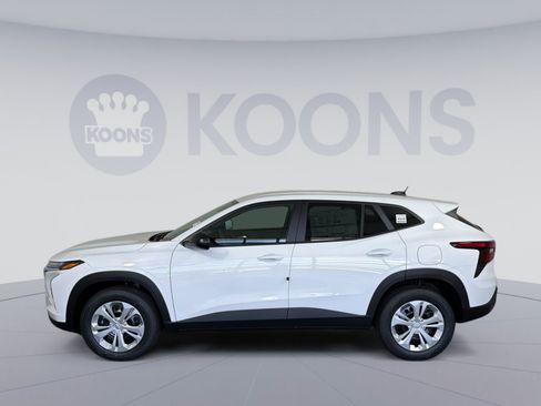 New 2026 Chevrolet Trax LS FWD image 2