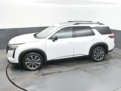 New 2026 Nissan Pathfinder Platinum AWD/4WD image 35