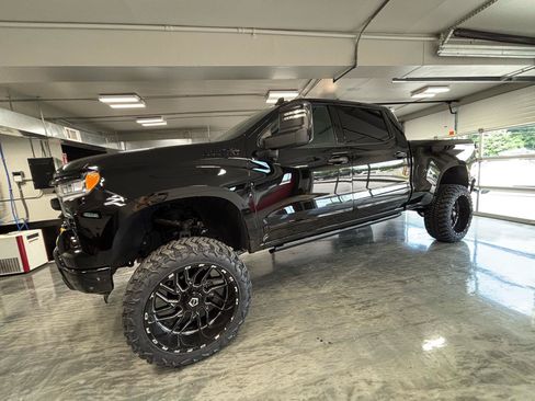 Used 2024 Chevrolet Silverado 1500 High Country w/ Technology Package AWD/4WD image 5