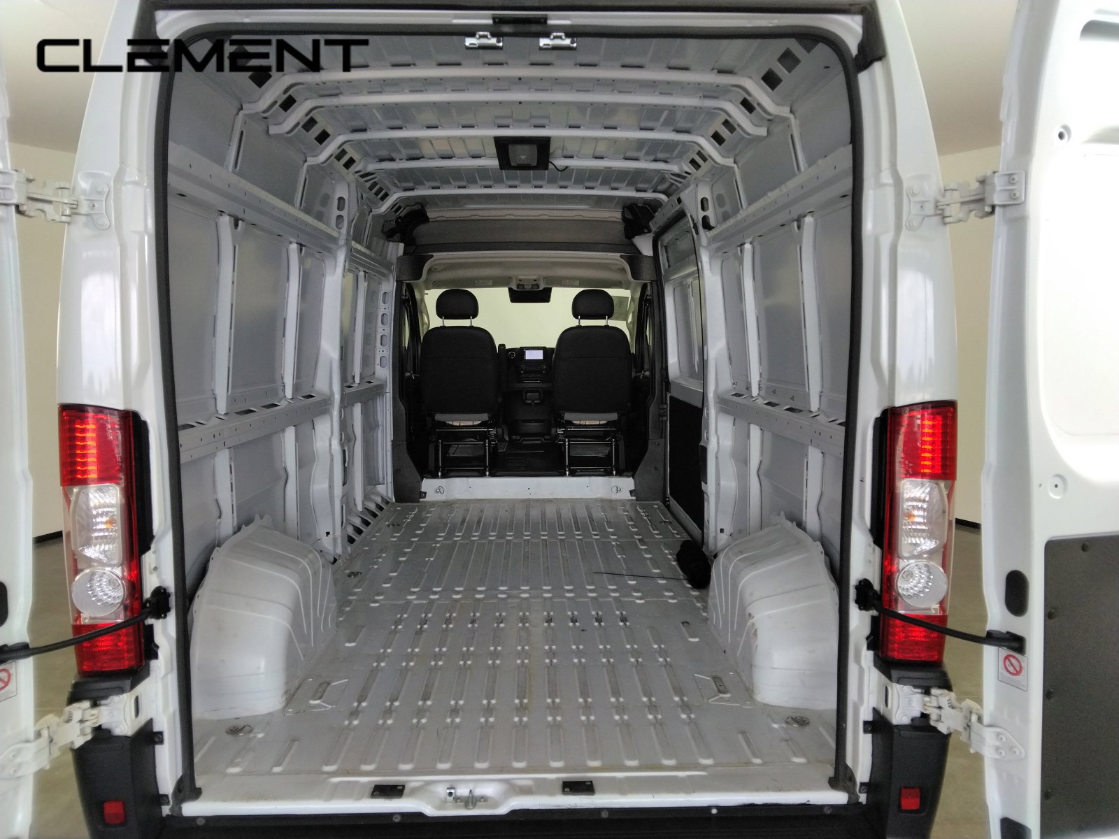 Used 2026 RAM ProMaster 2500 w/ Convenience Group FWD image 9
