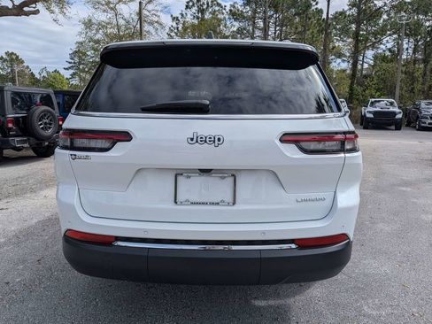 New 2026 Jeep Grand Cherokee L Laredo image 4