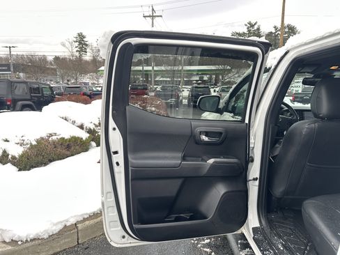 Used 2020 Toyota Tacoma TRD Sport image 28