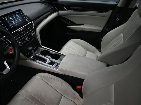 Certified 2018 Honda Accord EX image 17