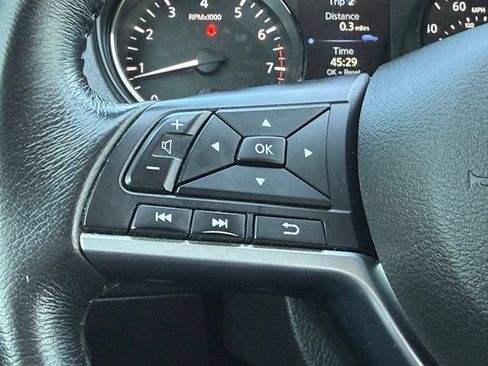 Used 2017 Nissan Rogue SV AWD/4WD image 23