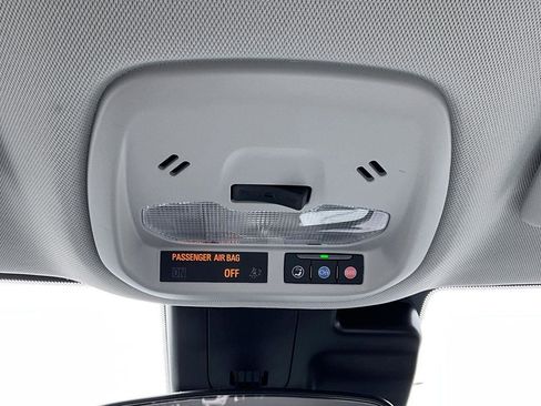 Used 2025 Chevrolet Trax LT image 37