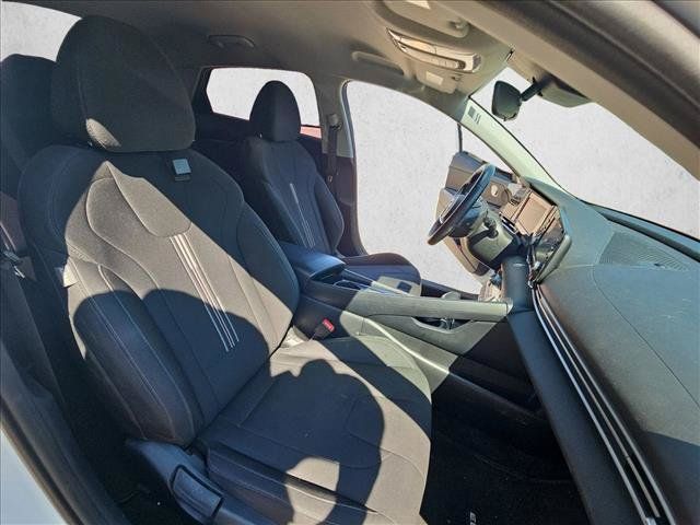Used 2021 Hyundai Elantra SEL w/ Convenience Package FWD image 14