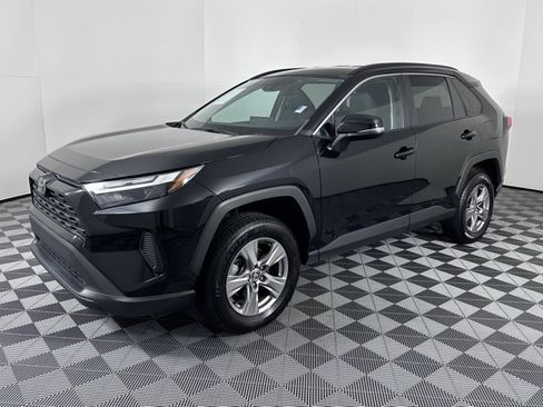 Used 2023 Toyota RAV4 XLE image 4