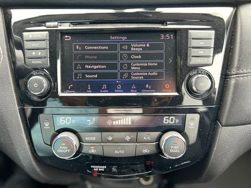 Used 2018 Nissan Rogue SL FWD image 15