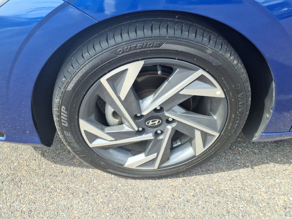 Used 2025 Hyundai Elantra SEL FWD image 9