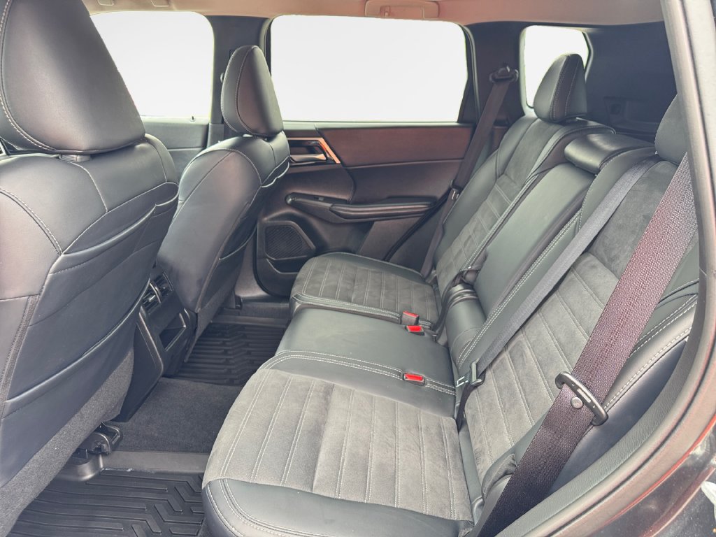 Used 2024 Mitsubishi Outlander SE AWD/4WD image 24