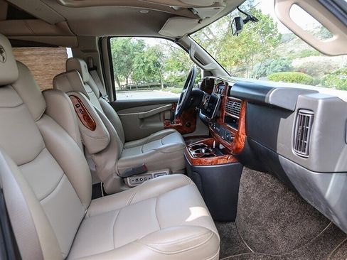 Used 2023 Chevrolet Express 2500 Extended image 24