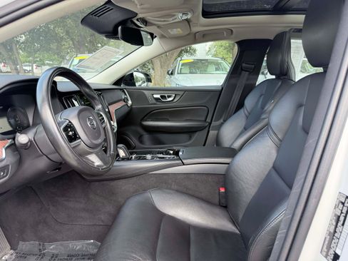 Used 2021 Volvo S60 T8 R-Design Expression w/ Premium Package AWD/4WD image 12