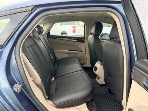 Used 2018 Ford Fusion SE w/ Fusion SE Technology Package FWD image 9