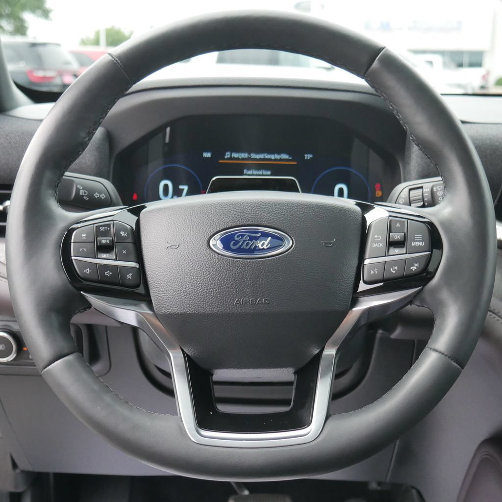 Used 2025 Ford Explorer Platinum w/ Ultimate Package AWD/4WD image 44
