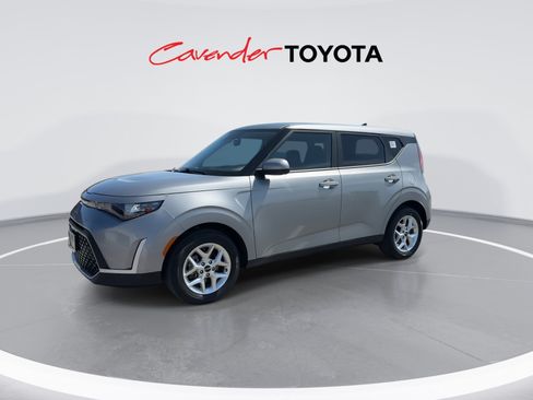 Used 2025 Kia Soul LX w/ LX Technology Package FWD image 4