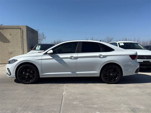 New 2026 Volkswagen Jetta SE image 7