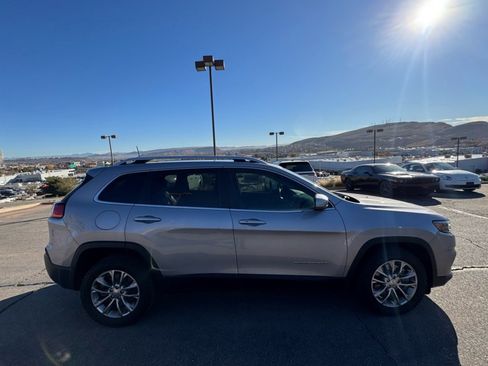 Used 2019 Jeep Cherokee Latitude Plus w/ Comfort/Convenience Group image 6