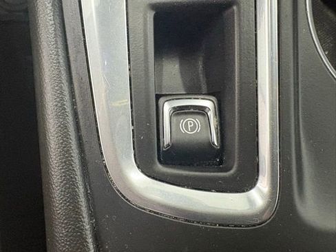 Used 2018 Chevrolet Equinox Premier w/ Infotainment II Package AWD/4WD image 35